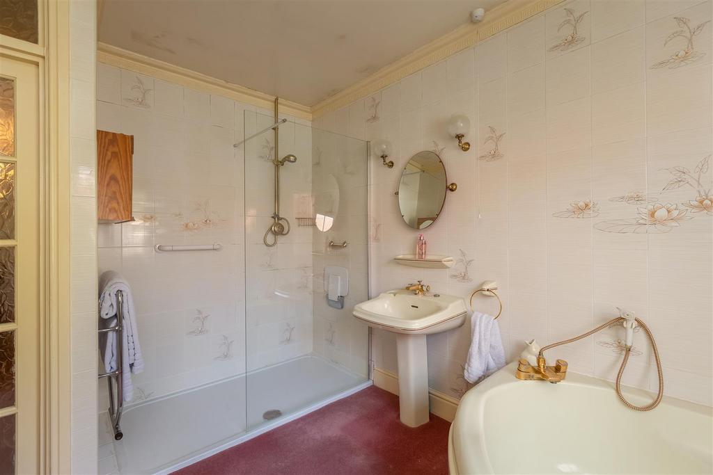 Treetops Bathroom-2.jpg
