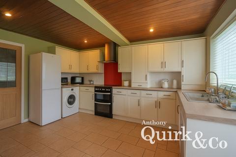 4 bedroom detached house for sale, Nevada Road, Canvey Island, SS8