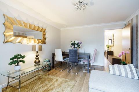 4 bedroom townhouse to rent, John North Close, High Wycombe HP11