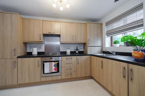 4 bedroom townhouse to rent, John North Close, High Wycombe HP11