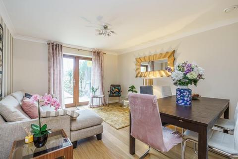 4 bedroom townhouse to rent, John North Close, High Wycombe HP11