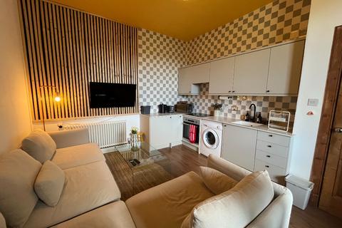1 bedroom flat to rent, 74 Ravenscroft Street