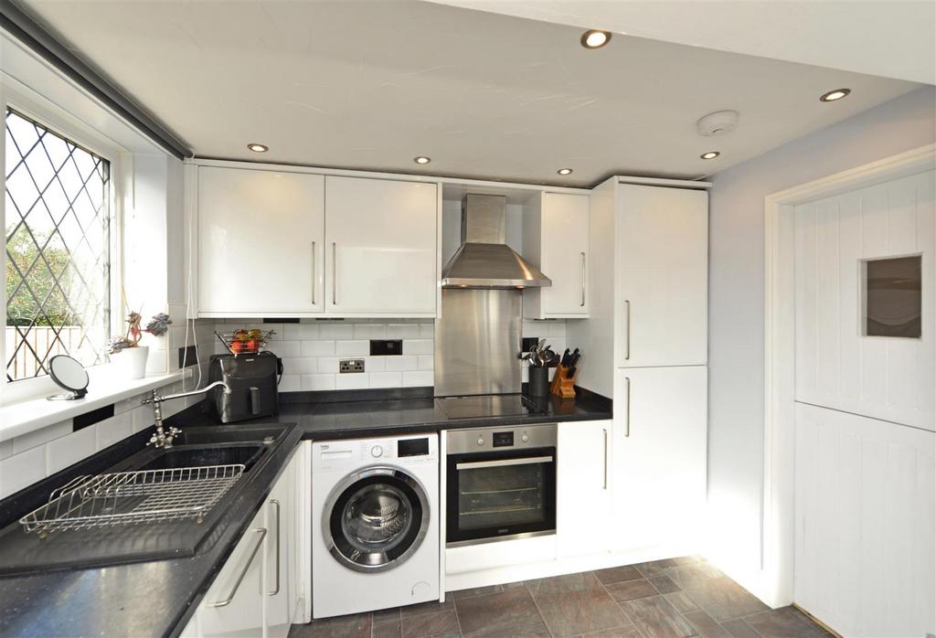 Fitted Kitchen:
