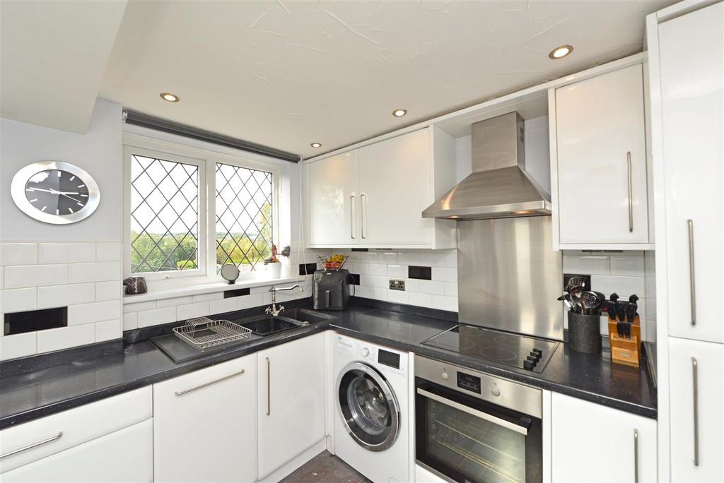 Fitted Kitchen: