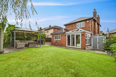 3 bedroom detached house for sale, Shaftesbury Avenue, Vicars Cross, CH3