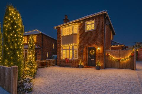 3 bedroom detached house for sale, Shaftesbury Avenue, Vicars Cross, CH3