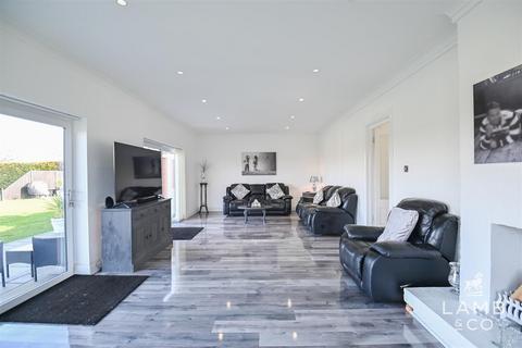 6 bedroom detached house for sale, Harwich Road, Great Oakley CO12