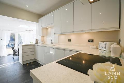 6 bedroom detached house for sale, Harwich Road, Great Oakley CO12