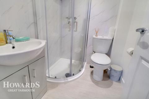 4 bedroom terraced house for sale, Villa Place, Albion Road, Great Yarmouth