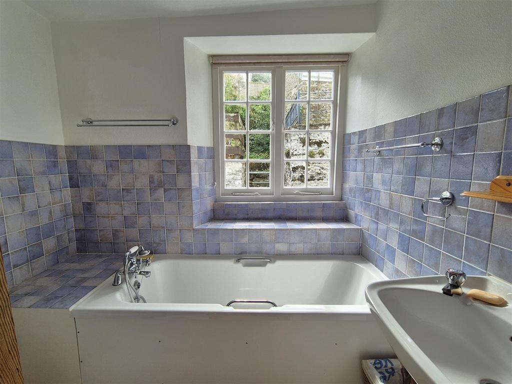 Bathroom.jpg