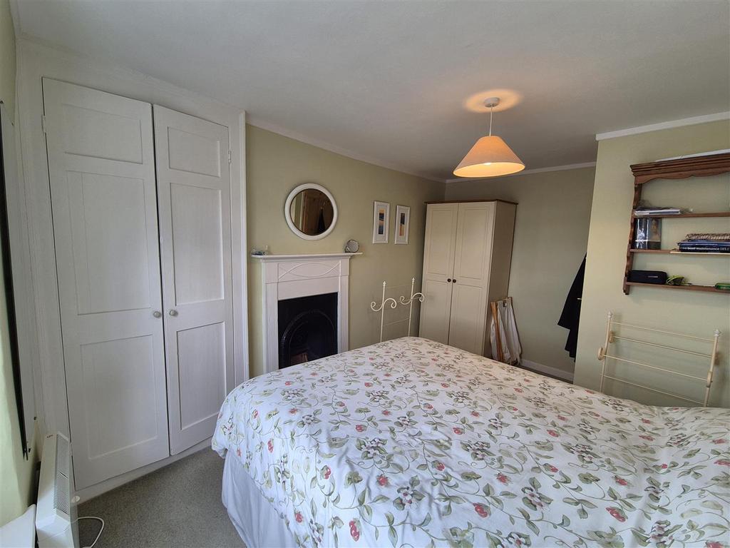 Bedroom 1 (2).jpg