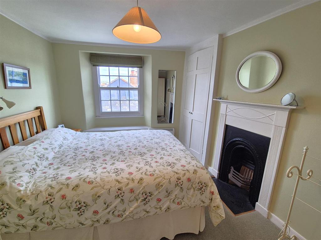 Bedroom 1.jpg