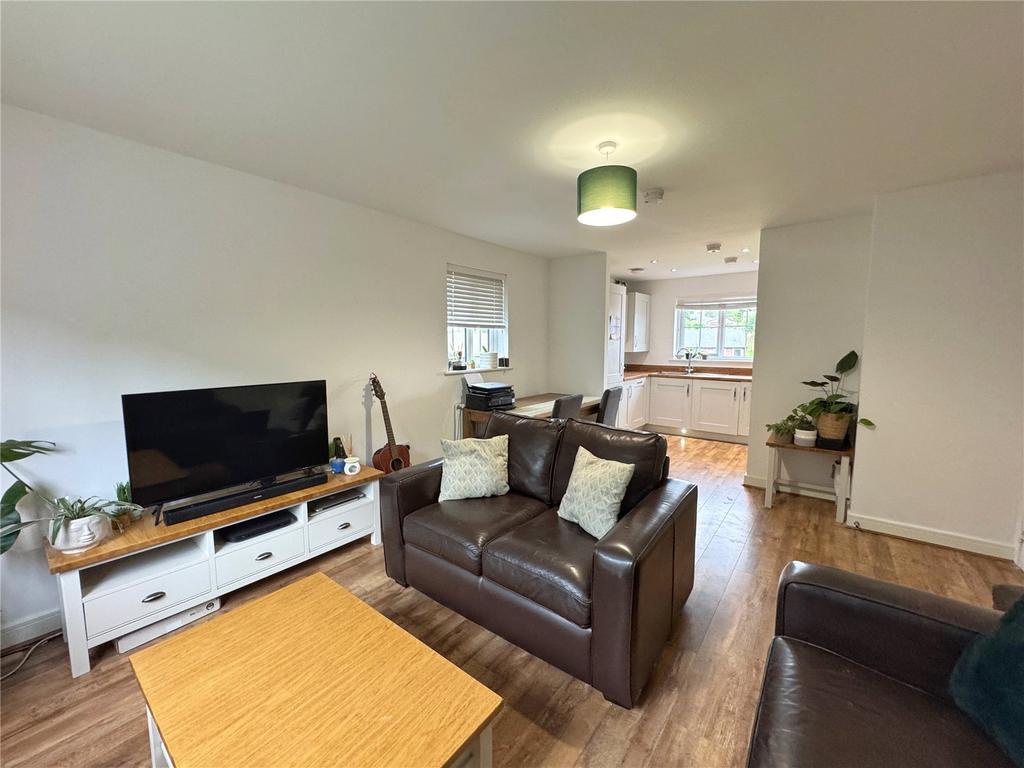 Open-Plan Living Rm