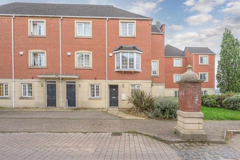 Columbus Ave , Brierley Hill, DY5 1TW