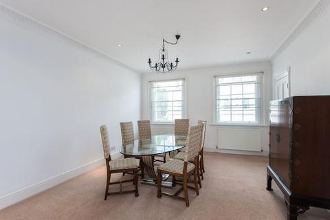 3 bedroom flat to rent, London W2