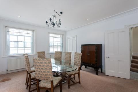 3 bedroom flat to rent, London W2