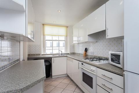 3 bedroom flat to rent, London W2