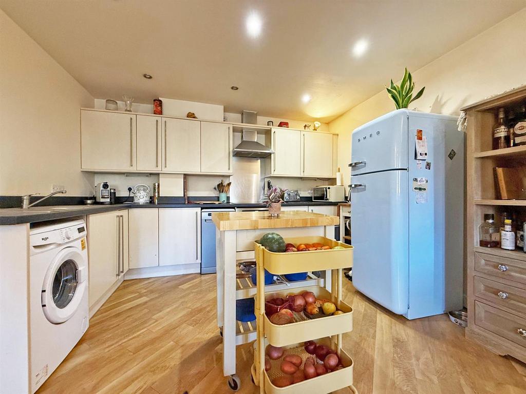 Thumbnail image0.jpg