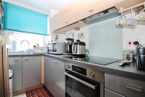 2 bedroom flat for sale, Ryemead Boulevard, High Wycombe, HP11