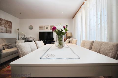 2 bedroom flat for sale, Ryemead Boulevard, High Wycombe, HP11