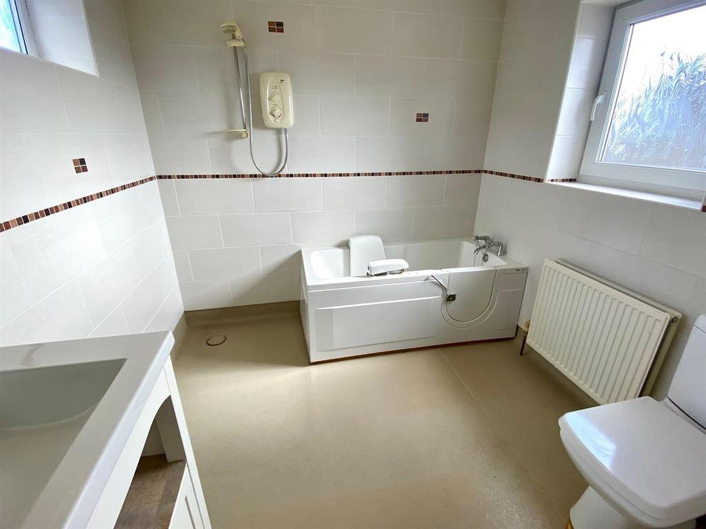 Ensuite bathroom-wet room.jpg