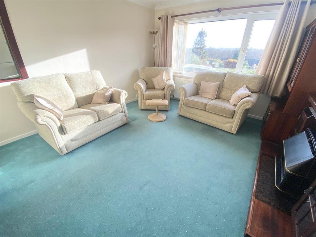 Lounge new decorated 1.jpg