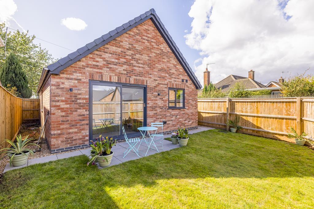 2 Burgess Court (Donnington)-16.jpg
