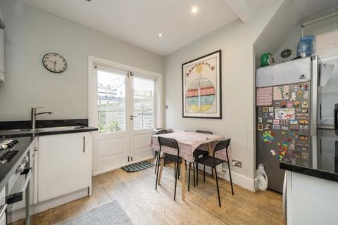 2 bedroom flat for sale, St. Albans Avenue, London W4