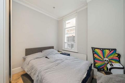 2 bedroom flat for sale, St. Albans Avenue, London W4
