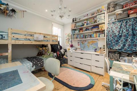 2 bedroom flat for sale, St. Albans Avenue, London W4