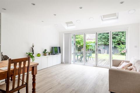 2 bedroom detached house for sale, Barnmead, Haywards Heath
