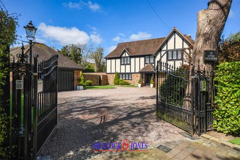 6 bedroom detached house for sale, Challacombe Close, Hutton Mount, Brentwood