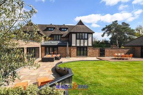 6 bedroom detached house for sale, Challacombe Close, Hutton Mount, Brentwood