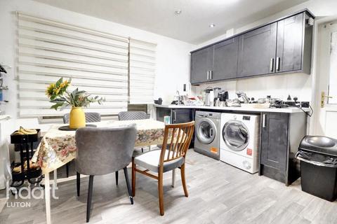 undefined, Cades Close, Luton