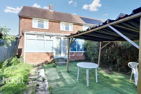 undefined, Cades Close, Luton