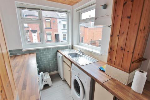 3 bedroom terraced house to rent, Wayland Road, Sheffield, S11 8YE