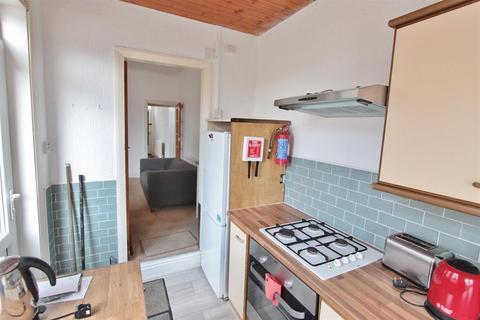 3 bedroom terraced house to rent, Wayland Road, Sheffield, S11 8YE