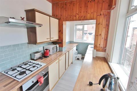 3 bedroom terraced house to rent, Wayland Road, Sheffield, S11 8YE