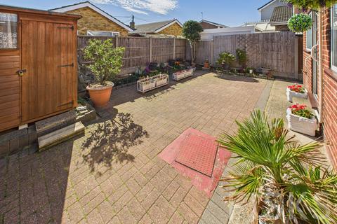 1 bedroom detached house for sale, Waarem Avenue, Canvey Island, SS8
