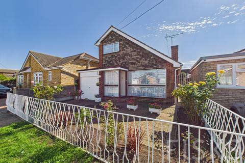 1 bedroom detached house for sale, Waarem Avenue, Canvey Island, SS8