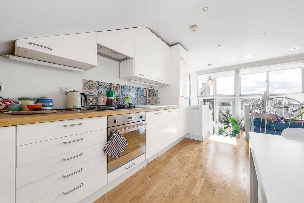 Kitchen (1).JPG