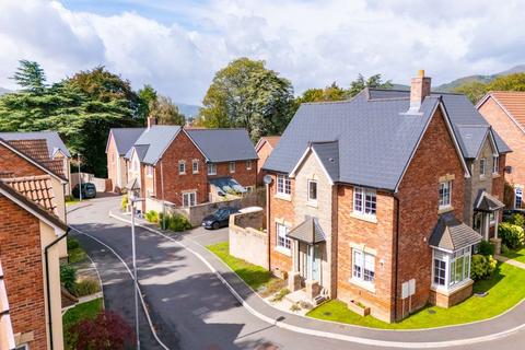 undefined, Clos Y Pinwydd, Abergavenny, NP7