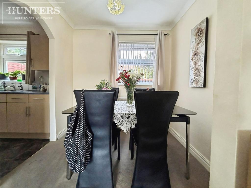 Pbox-dining room-339698.JPG