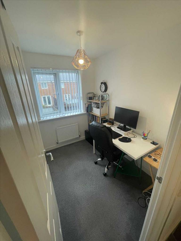 Back bedroom 3 /