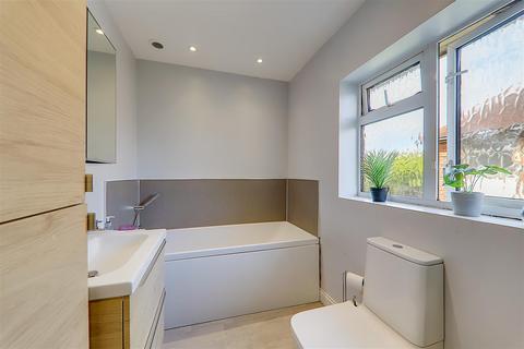 3 bedroom flat for sale, The Acre Close, Worthing BN11