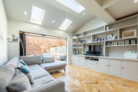 4 bedroom terraced house to rent, Wandle Bank, Wimbledon, London, SW19