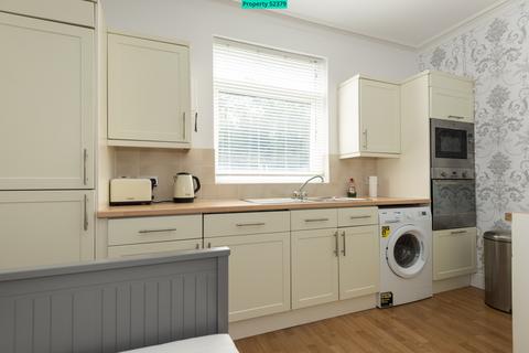 Studio to rent, Flat D, 43 Waverley Road, Southsea, PO5