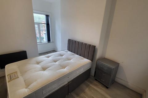 1 bedroom in a house share to rent, Wilmslow Road, Manchester