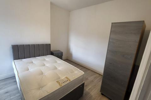 1 bedroom in a house share to rent, Wilmslow Road, Manchester