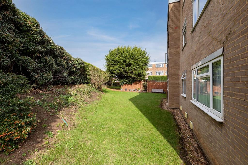 46 Boarlands Close-4.jpg